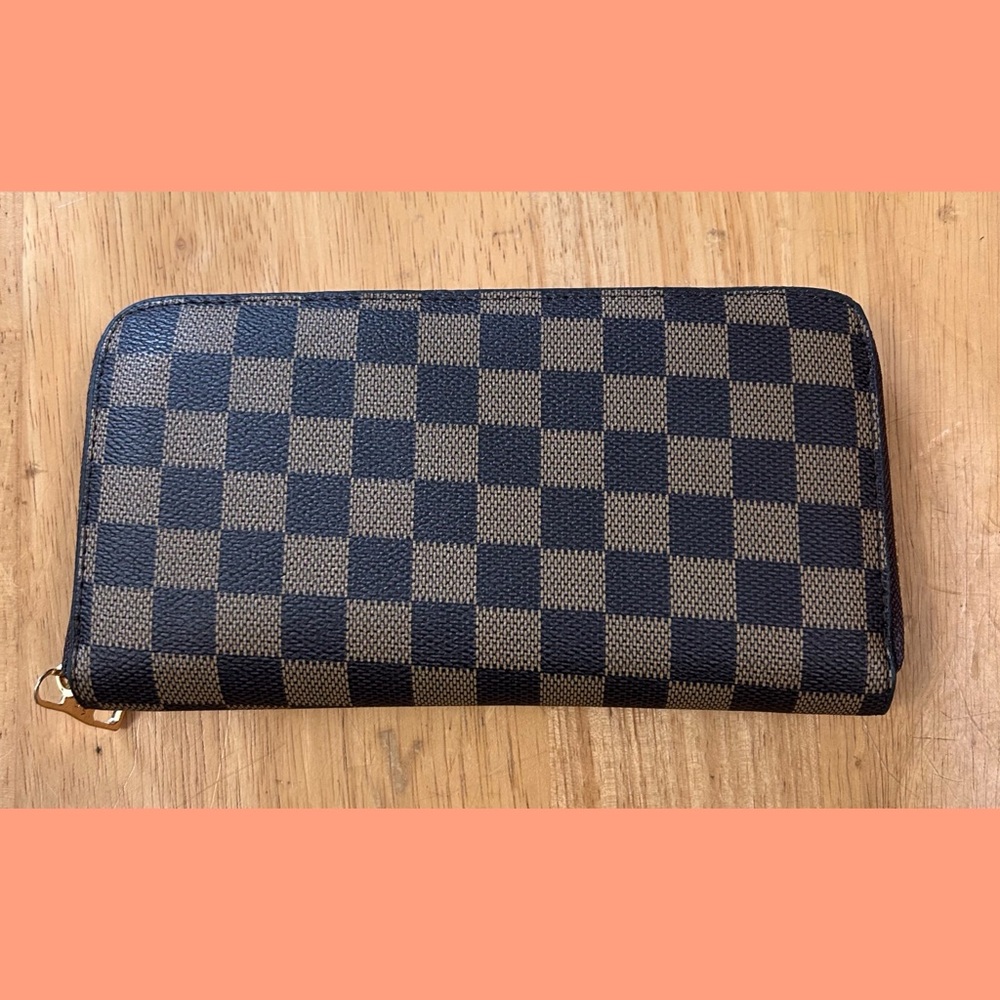 New Louis Vuitton Elegant Checkered Wallet.